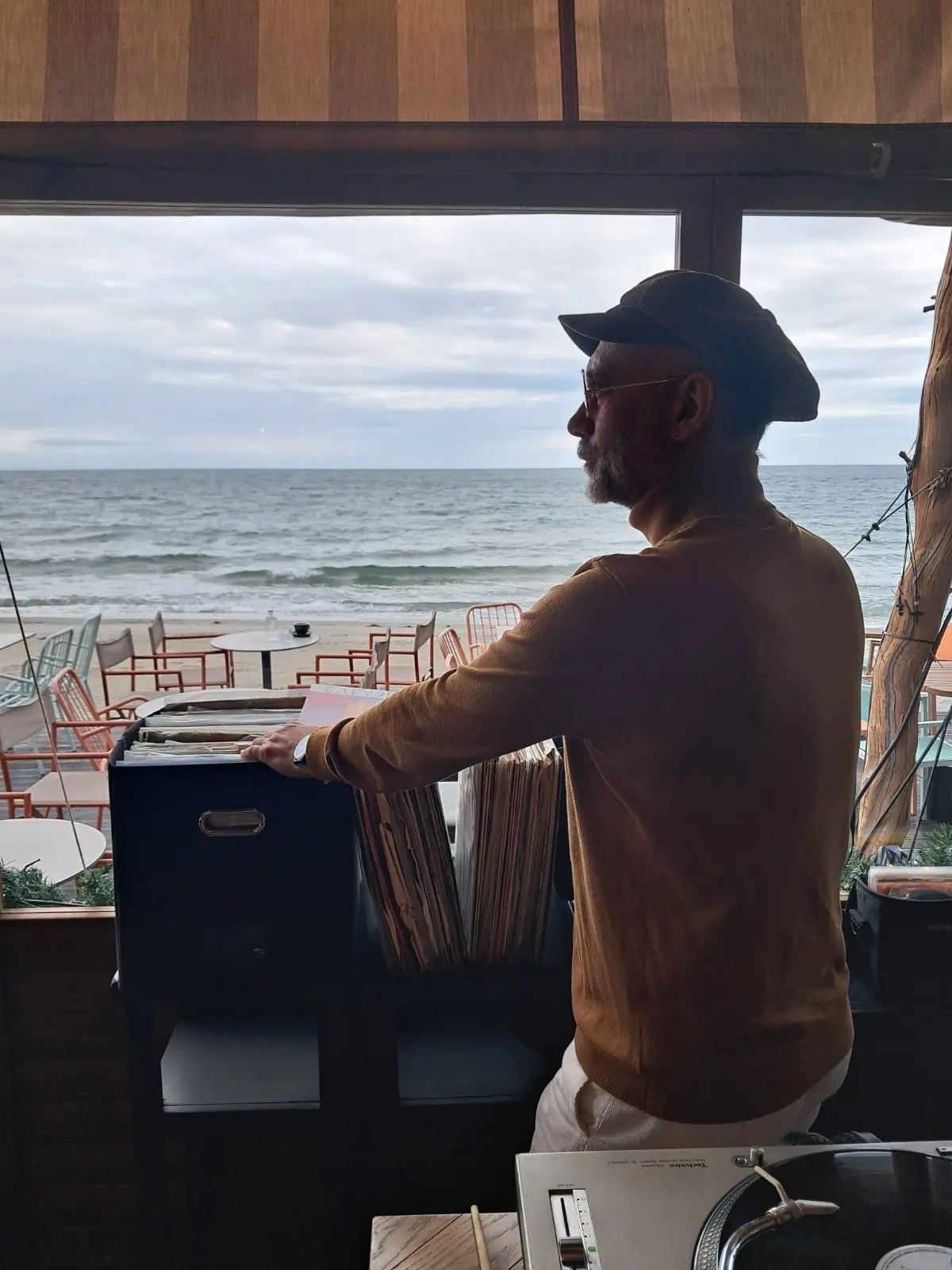 DJ Seitan turntables seaside